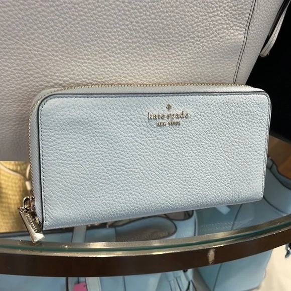 Kate Spade leila large continental wallet
Hazy Morning - Picture 13 of 16